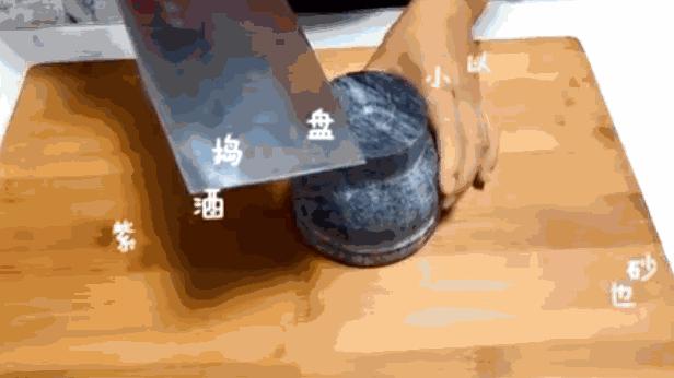 菜刀变钝了怎么办？4个居家小窍门让它更锋利，超级省时省力