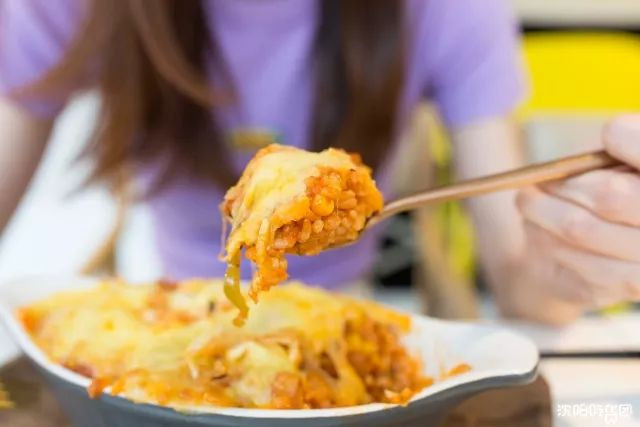 漂亮小姐姐开的网红店,高颜值小姐姐做美食