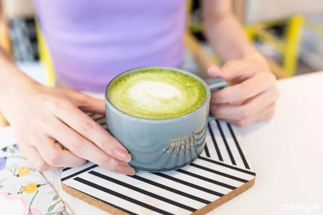 漂亮小姐姐开的网红店,高颜值小姐姐做美食