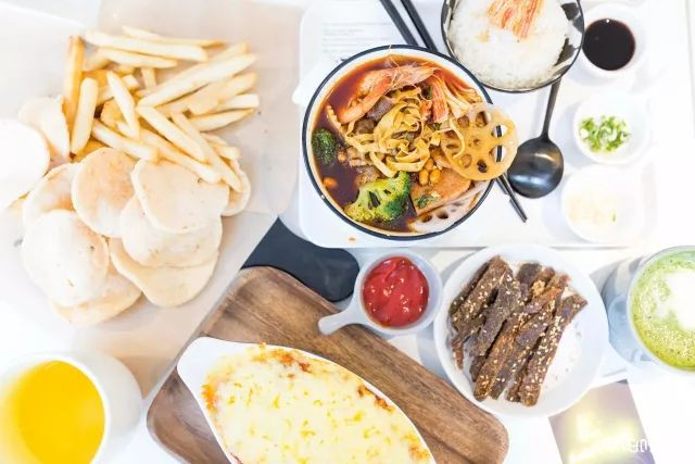 漂亮小姐姐开的网红店,高颜值小姐姐做美食