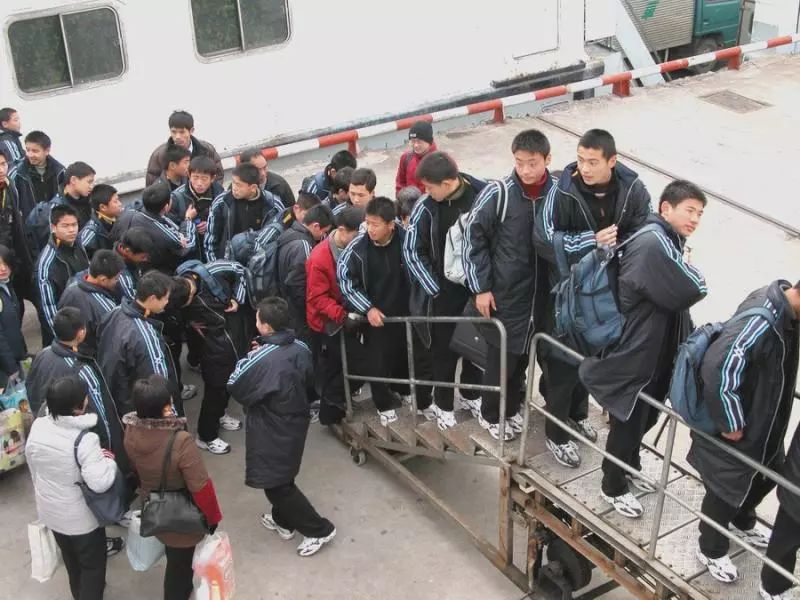 上港中超夺冠谁祝贺了,上海上港三冠王