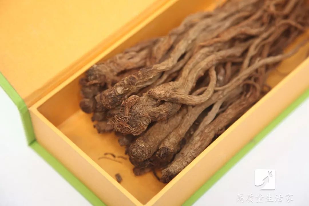 用它泡脚满头黑发还能抗衰老,延缓衰老睡前泡脚