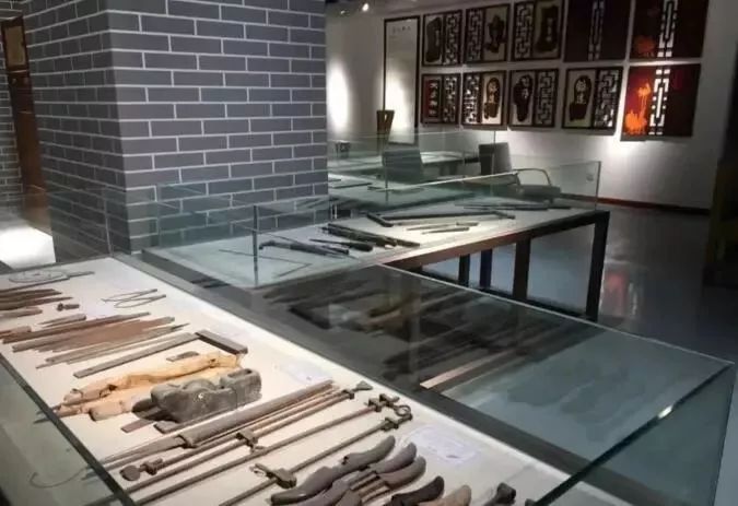 青岛一木中华老字号,一木一生黄花梨工艺品店