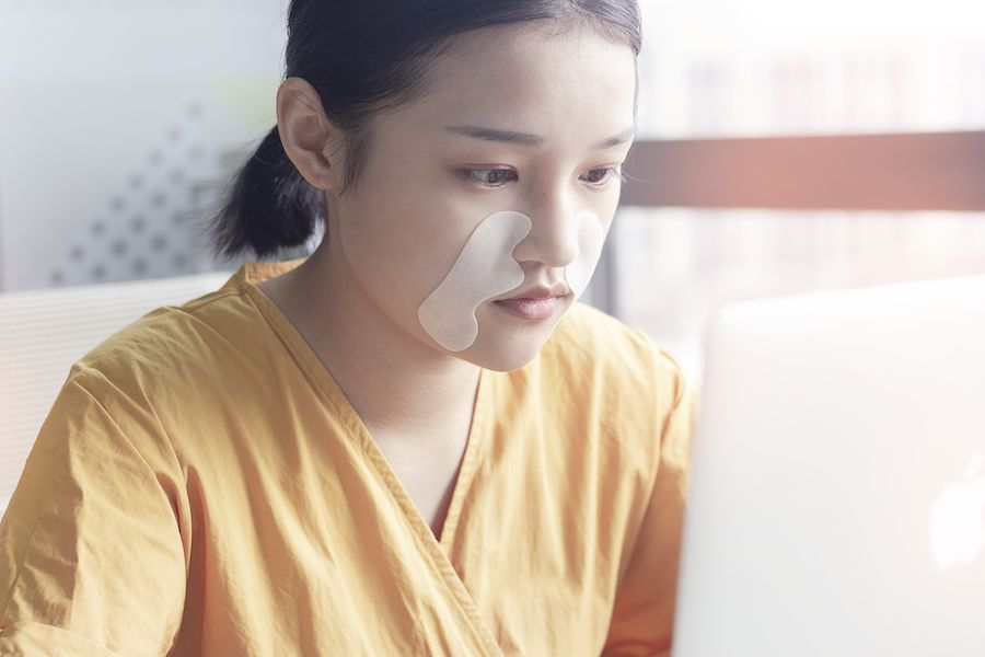 法令纹会让自己显老5到10岁,法令纹显老十岁教你解决