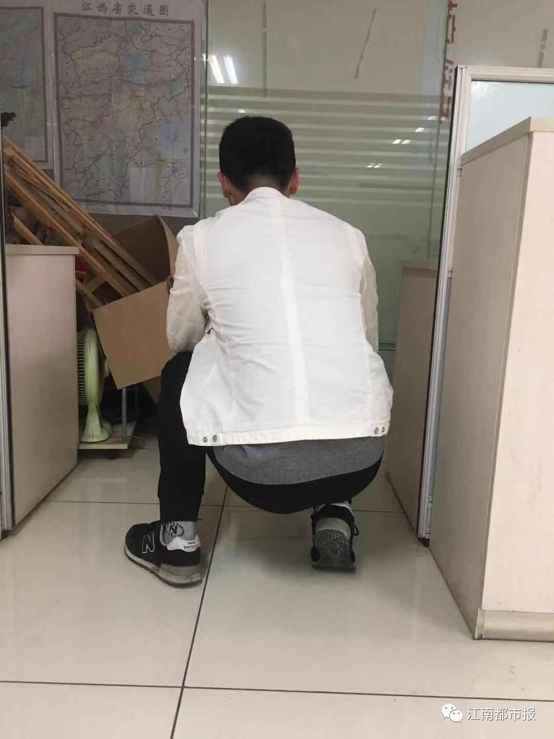 每天坚持下蹲180次,下蹲10分钟