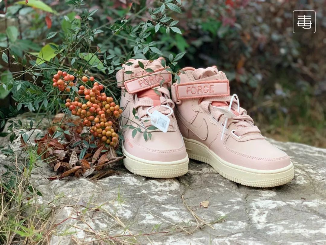 想在街头吸睛没有一双潮鞋怎么行,晒鞋子怎么拍照好看