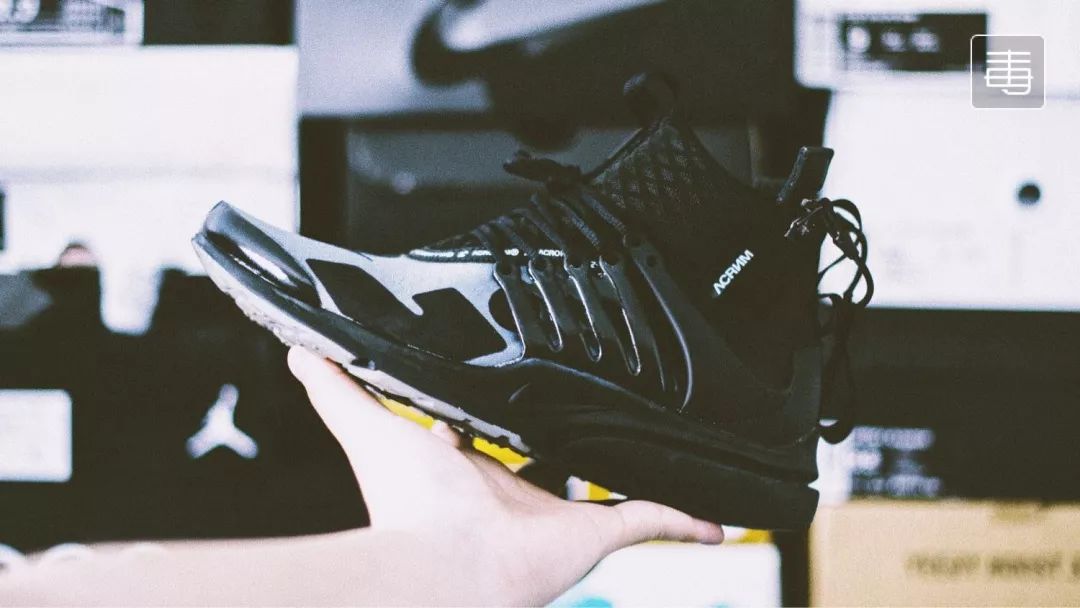 想在街头吸睛没有一双潮鞋怎么行,晒鞋子怎么拍照好看