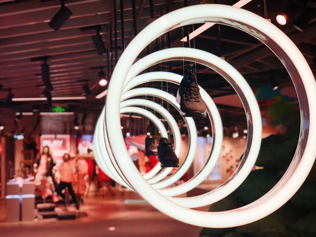 哇!昆明开了家1100平米超大的儿童钻石旗舰店?!本周末还有大优惠!