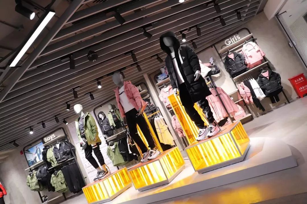 哇!昆明开了家1100平米超大的儿童钻石旗舰店?!本周末还有大优惠!