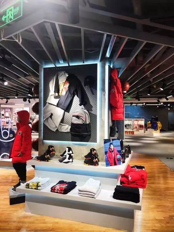 哇!昆明开了家1100平米超大的儿童钻石旗舰店?!本周末还有大优惠!