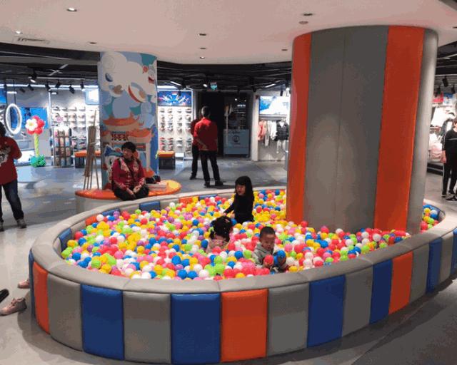 哇!昆明开了家1100平米超大的儿童钻石旗舰店?!本周末还有大优惠!