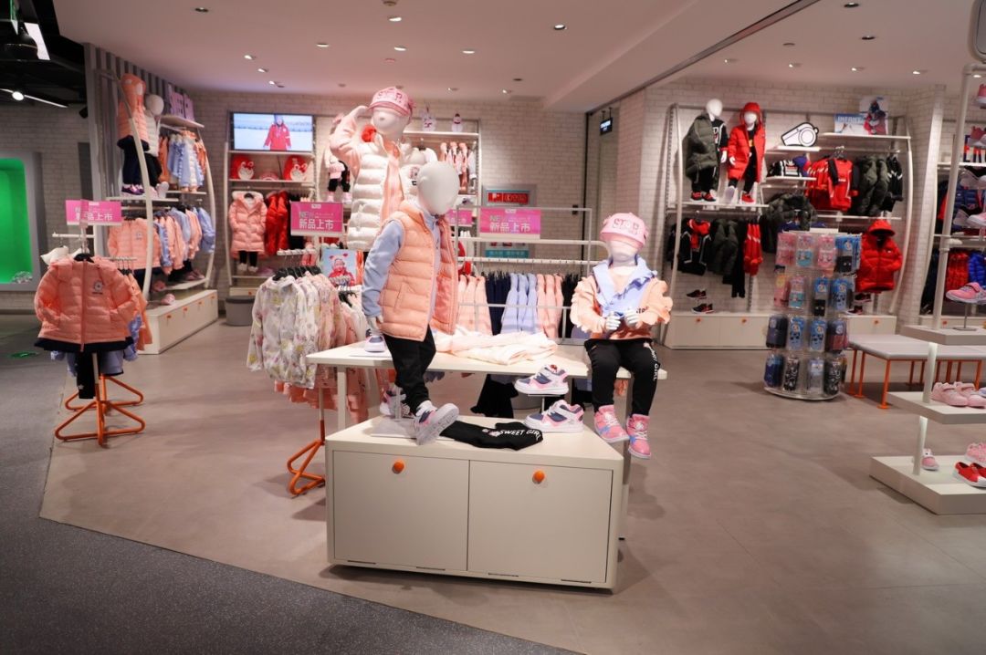 哇!昆明开了家1100平米超大的儿童钻石旗舰店?!本周末还有大优惠!