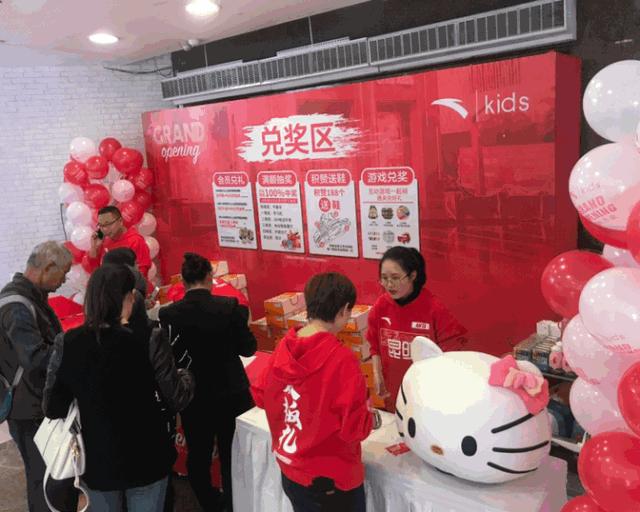 哇!昆明开了家1100平米超大的儿童钻石旗舰店?!本周末还有大优惠!