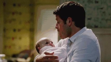 宝爸不会抱宝宝怎么办,宝爸不帮忙带娃怎么办