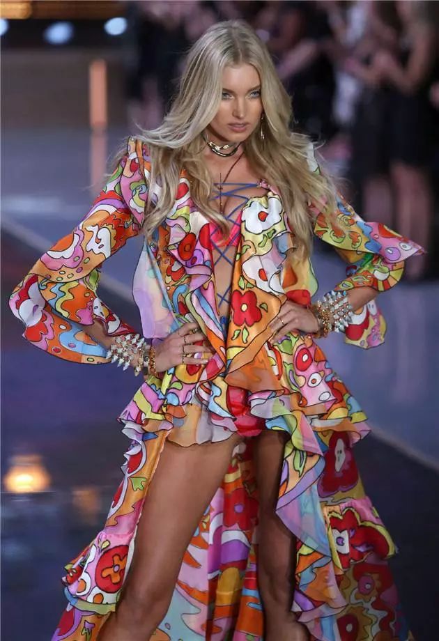 维密pink系列模特,维密秀第一位亚裔超模