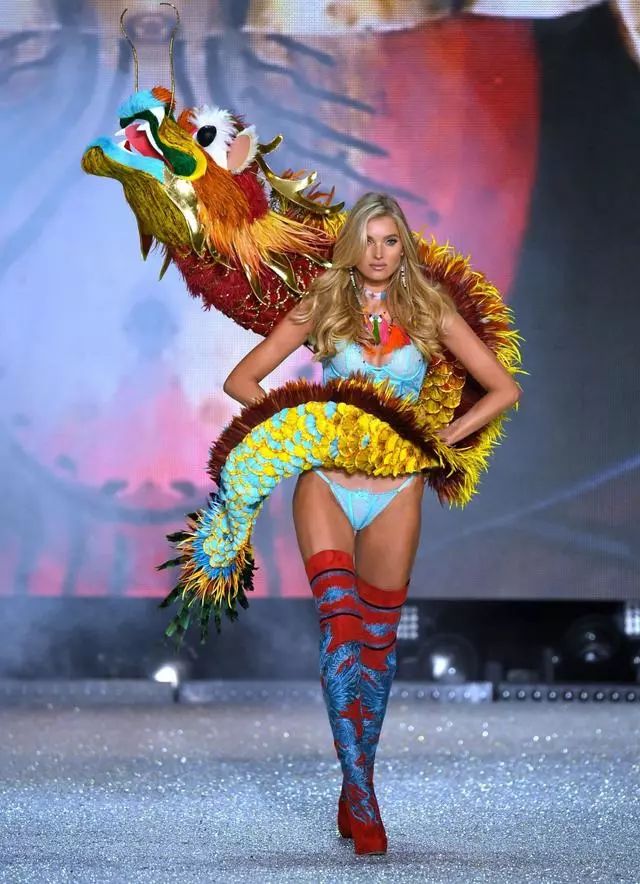 维密pink系列模特,维密秀第一位亚裔超模