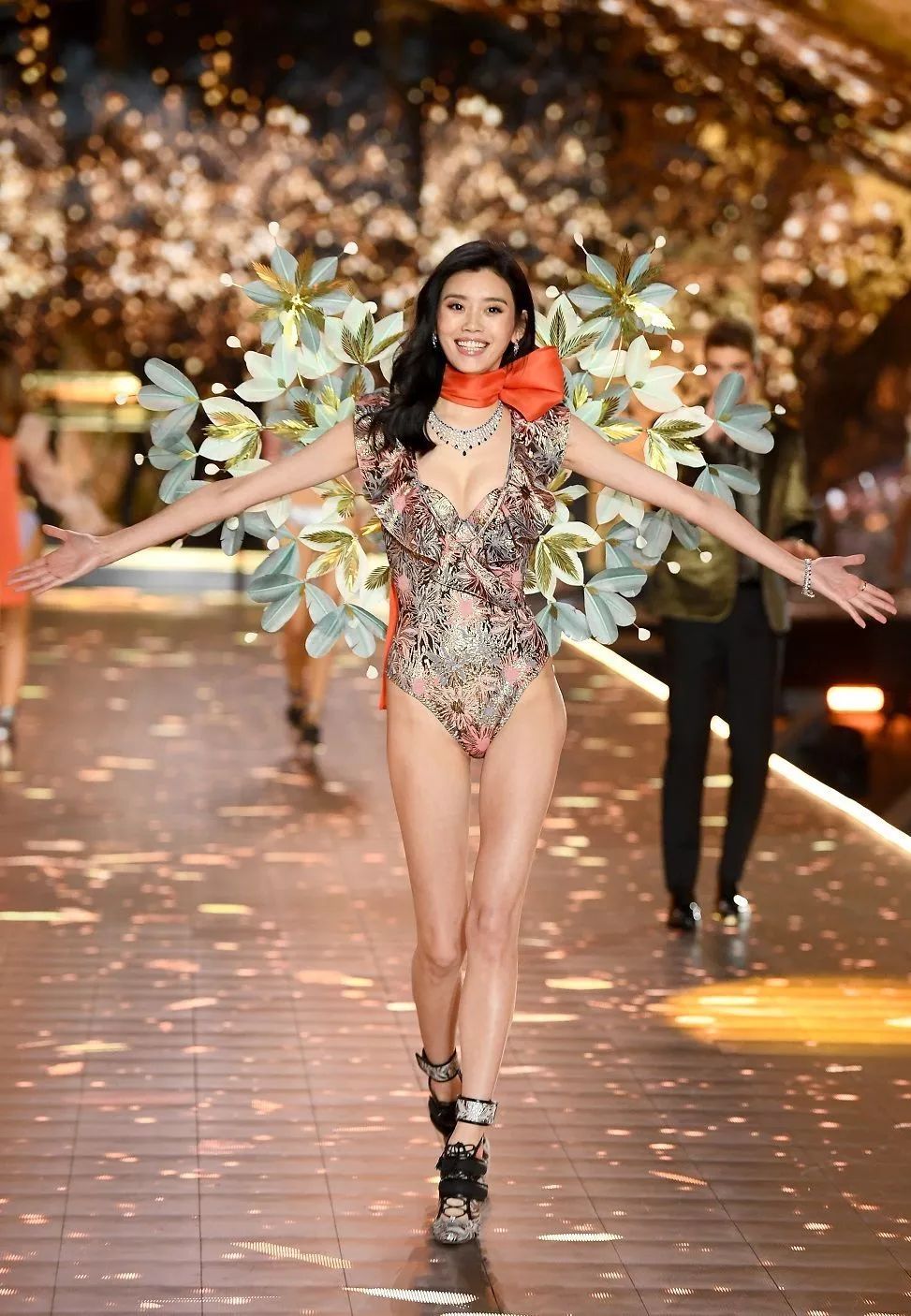 解放中国女人的胸部，从抛弃维密开始