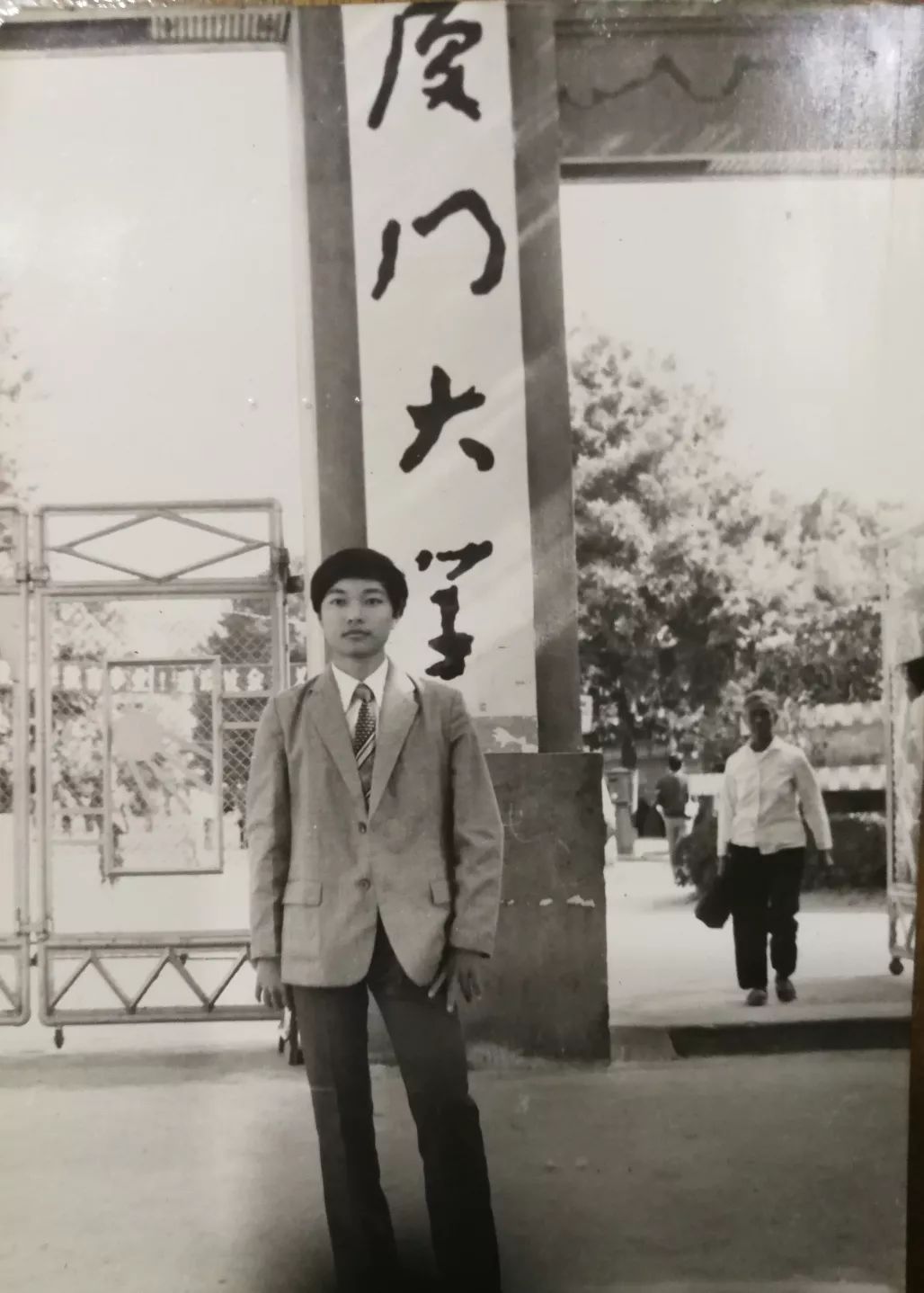 「影像志」水唯善下方成海，山不矜高自为峰