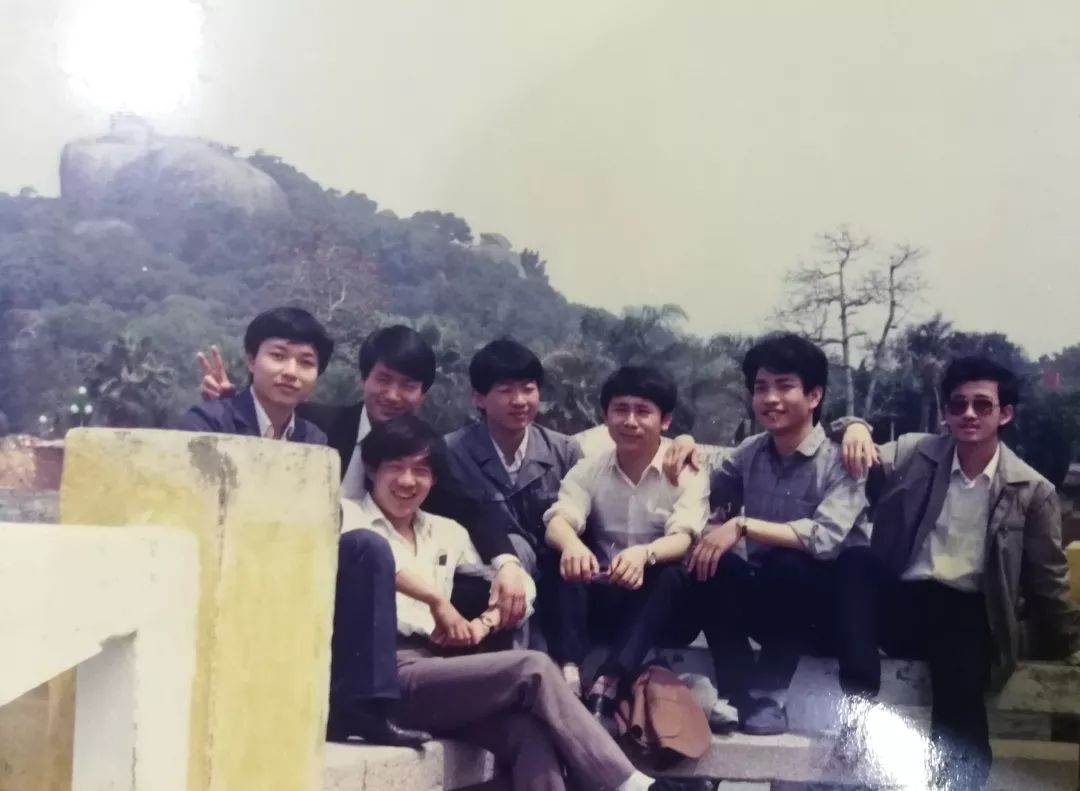 「影像志」水唯善下方成海,山不矜高自为峰