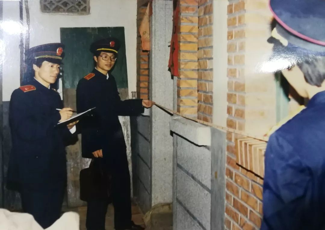 「影像志」水唯善下方成海,山不矜高自为峰