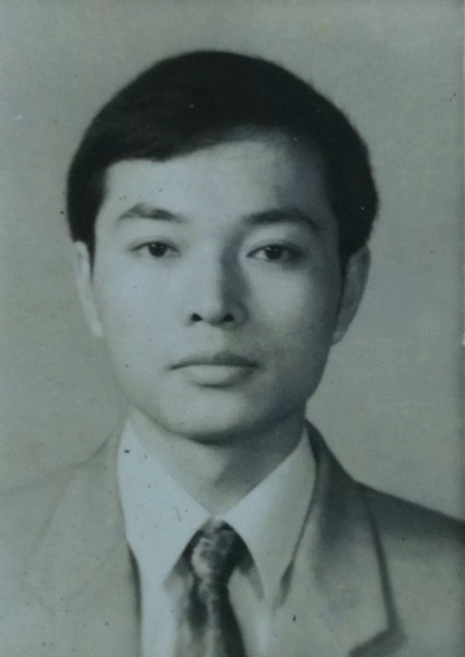 「影像志」水唯善下方成海,山不矜高自为峰