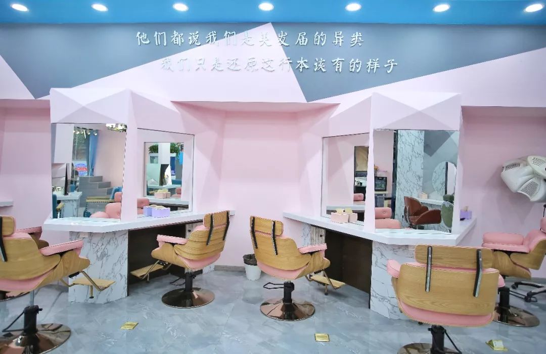 不办卡不推销，成都这家网红美发店为啥子这么火？