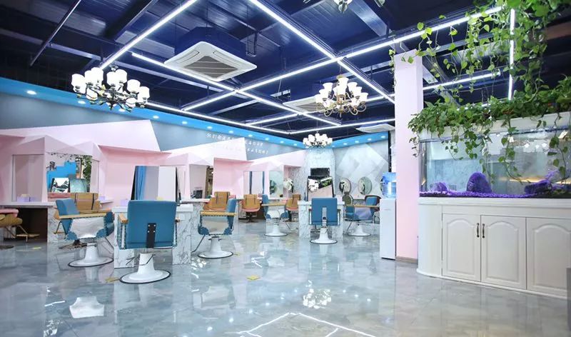 不办卡不推销，成都这家网红美发店为啥子这么火？