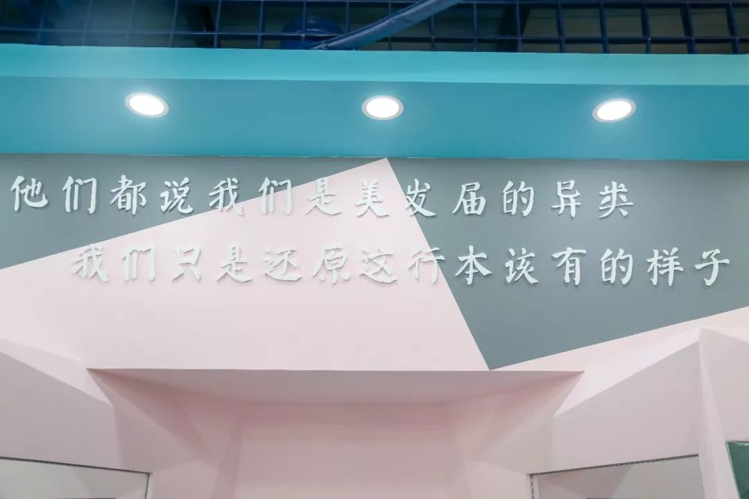 不办卡不推销，成都这家网红美发店为啥子这么火？