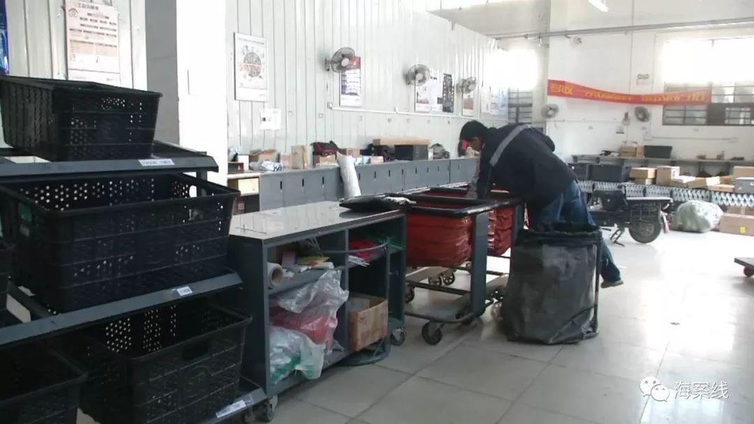 包裹丢失快递小哥遭赔1万,快递丢包裹了怎么赔付