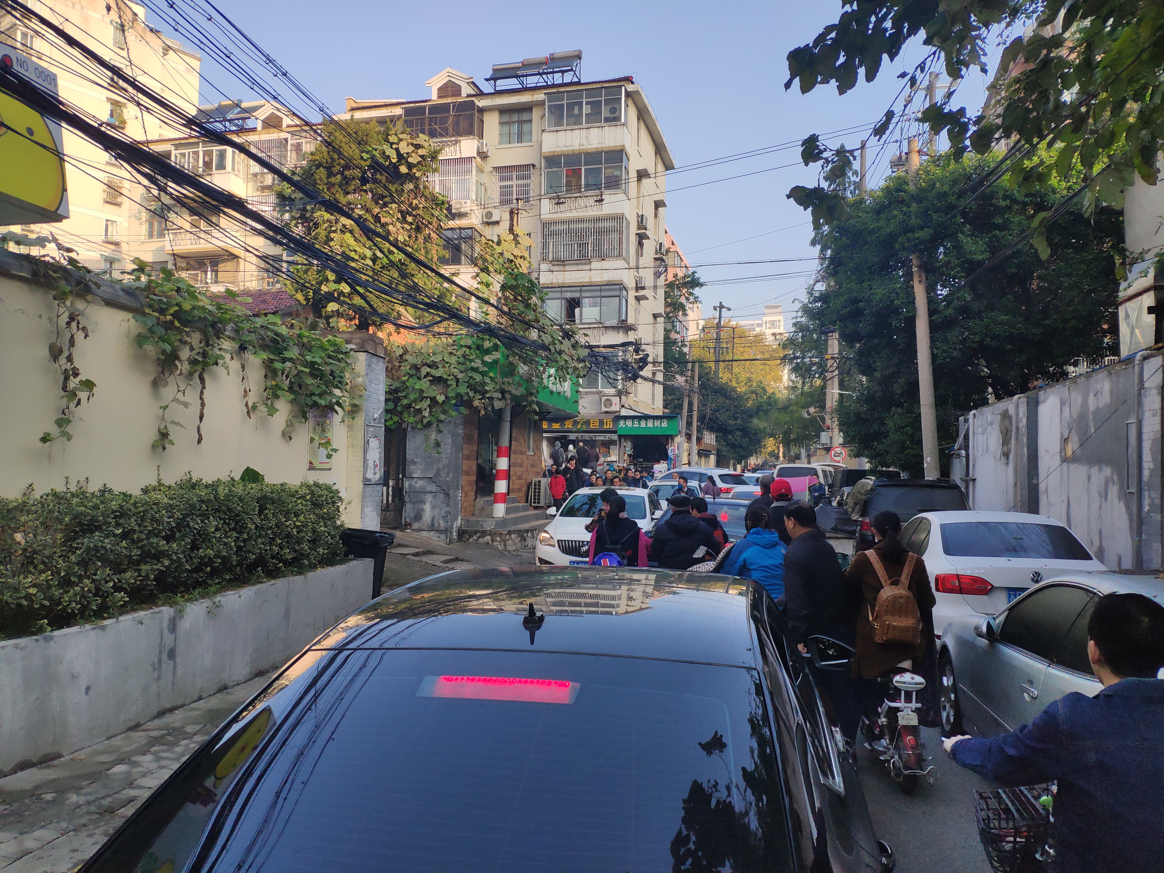 武汉学校周边违法停车,汉口路违停