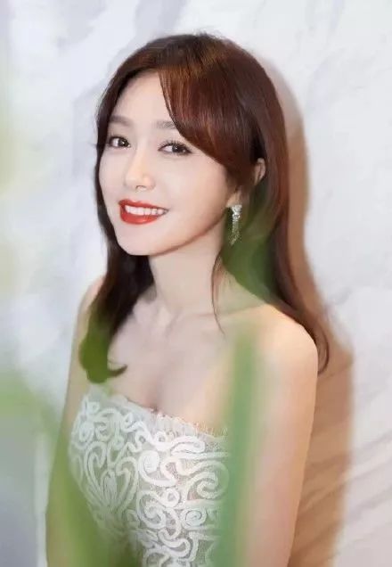 白月光女神秦岚穿搭,秦岚白月光茉莉花