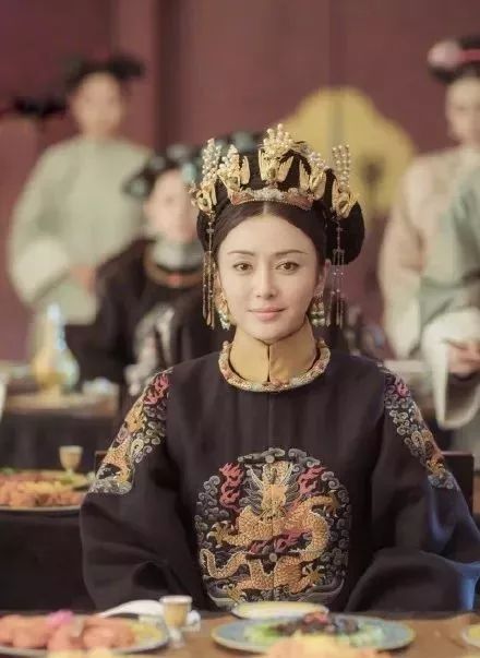 白月光女神秦岚穿搭,秦岚白月光茉莉花