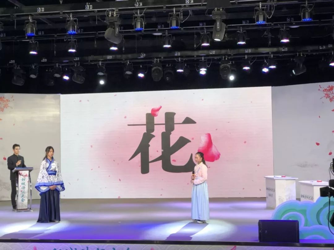 厉害了我的同学！内江二中周桢桢勇夺甜城诗词大会冠军！