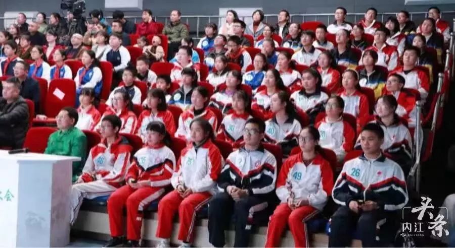 厉害了我的同学！内江二中周桢桢勇夺甜城诗词大会冠军！