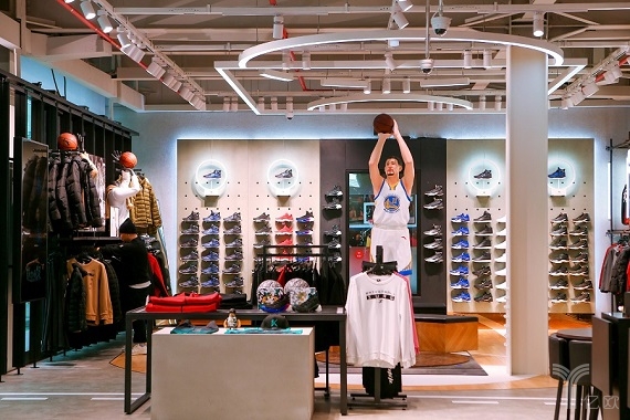 安踏零售转型做了什么,安踏在什么时候做零售转型