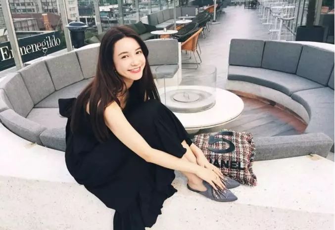 一天收入超1.7亿,比明星还会赚钱,这位网红小姐姐要去美国上市了!