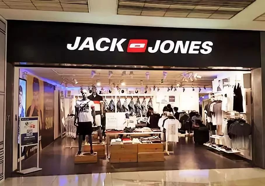 一天收入超1.7亿,比明星还会赚钱,这位网红小姐姐要去美国上市了!