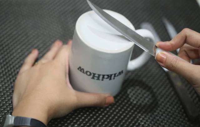 菜刀变钝了怎么办？4个居家小窍门让它更锋利，超级省时省力