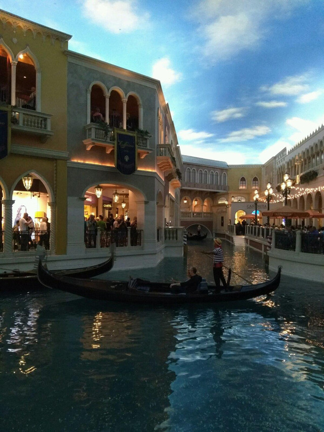 从美国飞往拉斯维加斯,从东到西穿越美国要多久