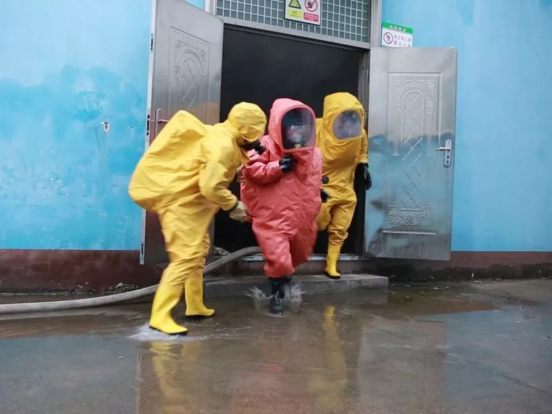 液化气储罐泄漏抢险,危化品运输车泄漏消防队紧急救援