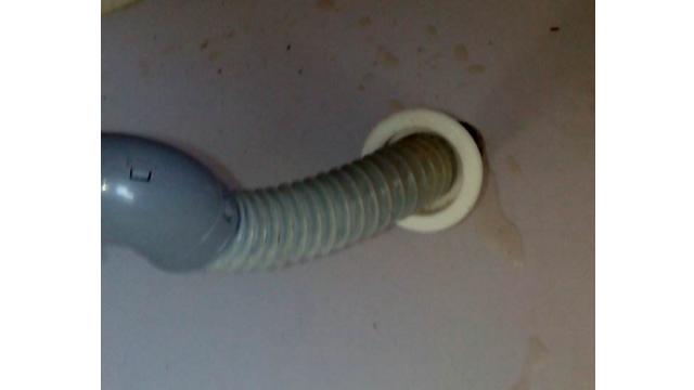 不要把洗衣机水管直接插在地漏里,洗衣机下水管直接插地漏反味