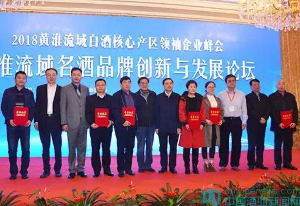 花冠鲁雅香贵宾尊享酒52度,花冠鲁雅香60度17年出厂价格