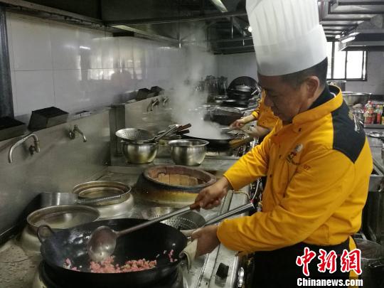 眉州东坡四川传统泡菜,老坛子东坡泡菜