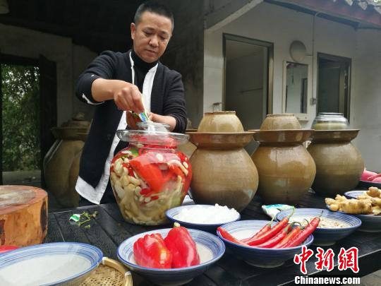 眉州东坡四川传统泡菜,老坛子东坡泡菜