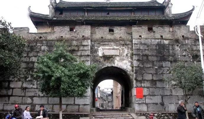 怎么去国外打工不花钱,怎么出去旅游不花钱