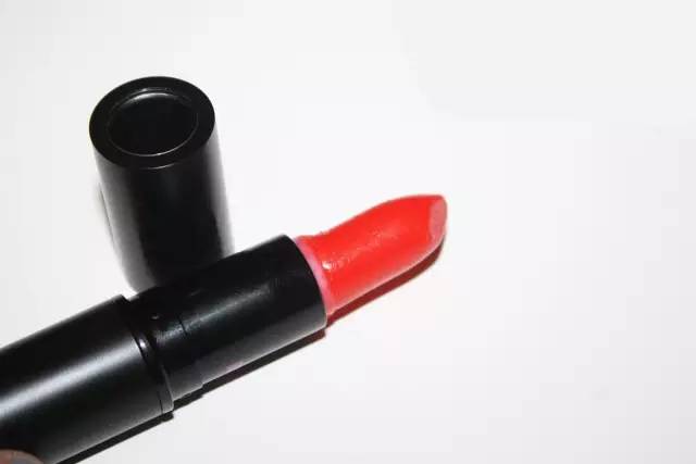 口红收到货断了客服怎么处理,口红断了自己在家怎么修复