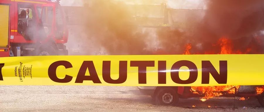 浓烟情况下如何自救,浓烟环境中采取什么姿势逃生