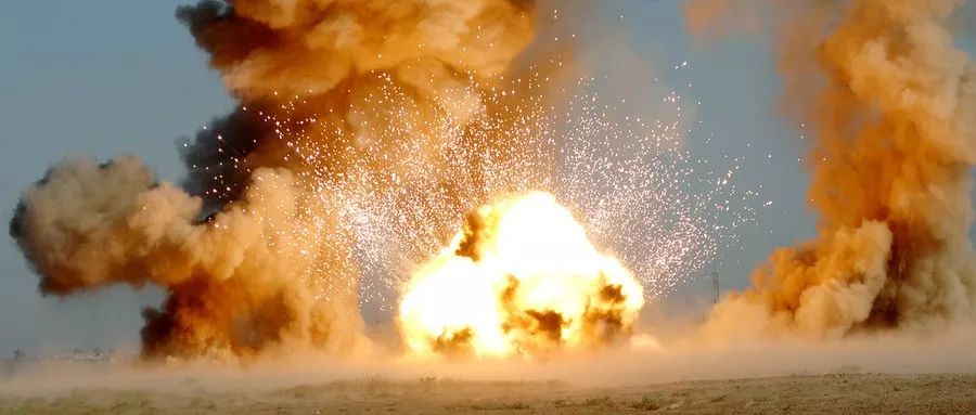 浓烟情况下如何自救,浓烟环境中采取什么姿势逃生