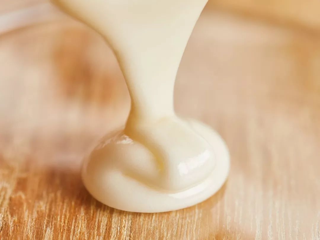 源自长白山天然保护区椴树雪蜜,采自长白山原始森林的蜂蜜