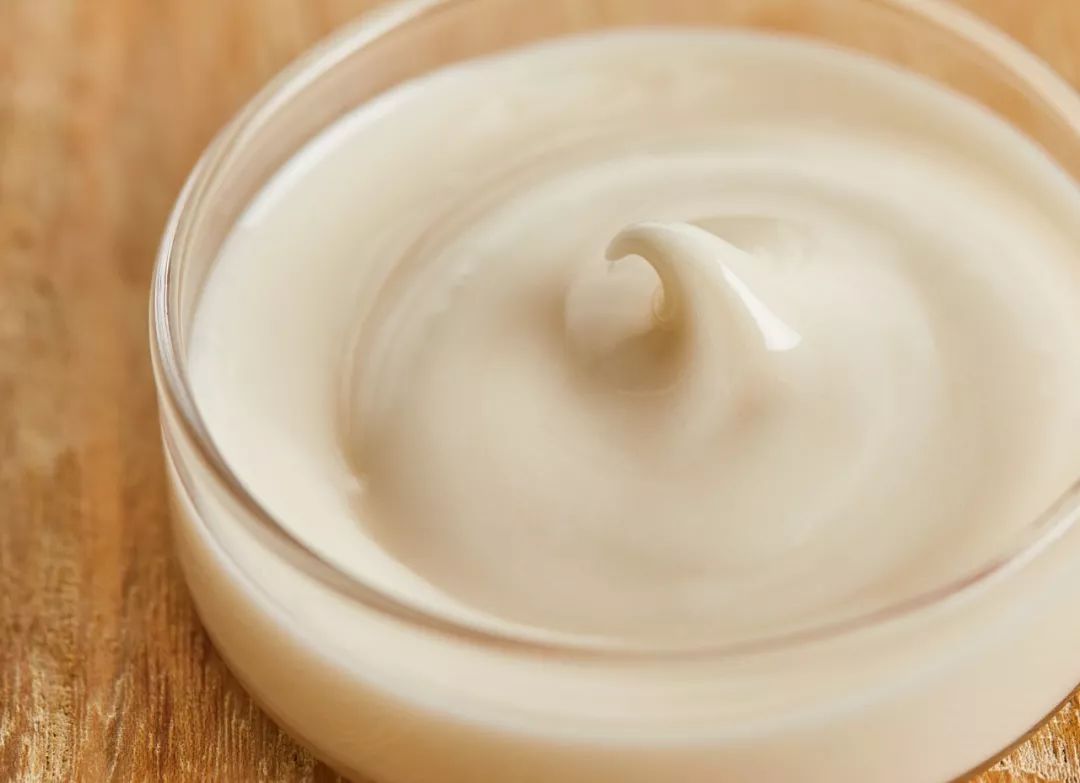 源自长白山天然保护区椴树雪蜜,采自长白山原始森林的蜂蜜